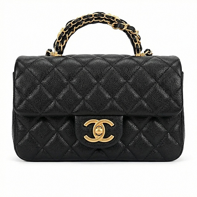 对图片中的包包产品角度进行矫正，正视视角，白底背景，比例1:1